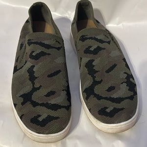 Slip on sneaker like shoes